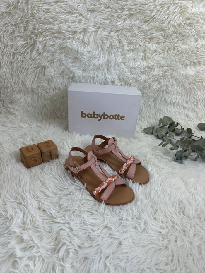 Paire de sandales rose Babybotte taille 31