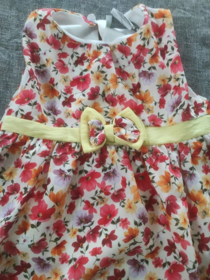Robe fleurie 6 mois - photo numéro 2