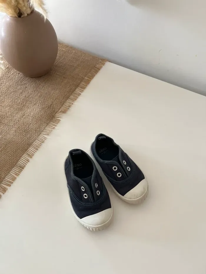 Chaussures en toile gémo taille 24 style Bensimo