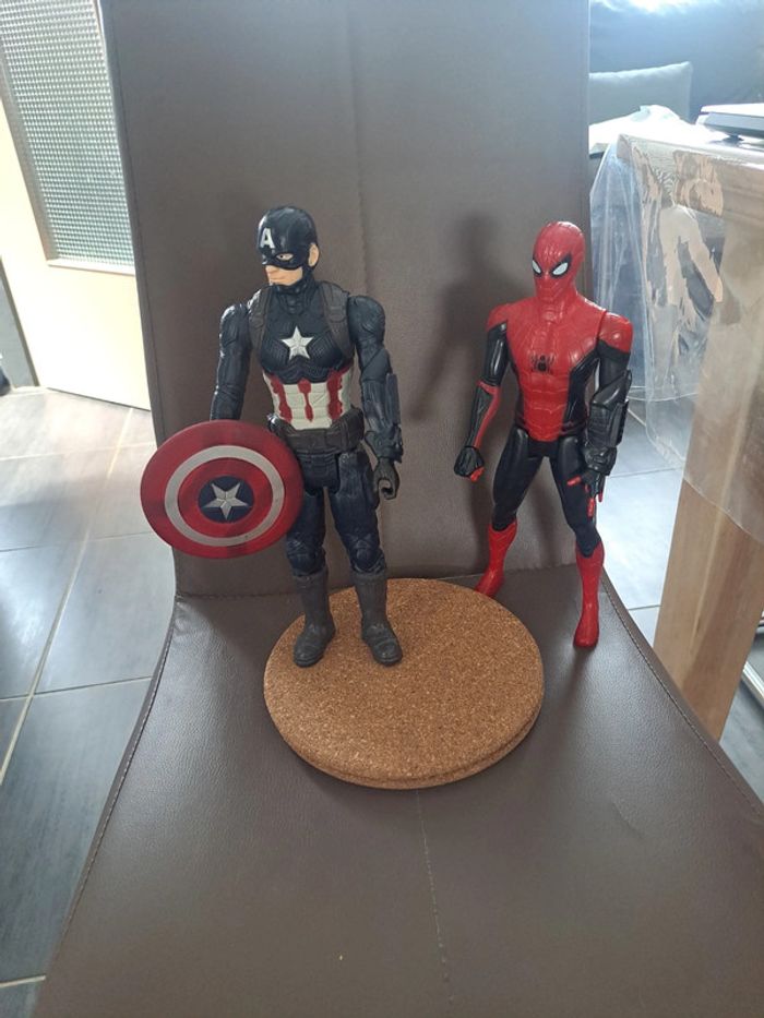 Lot de figurines Spiderman et Captain America