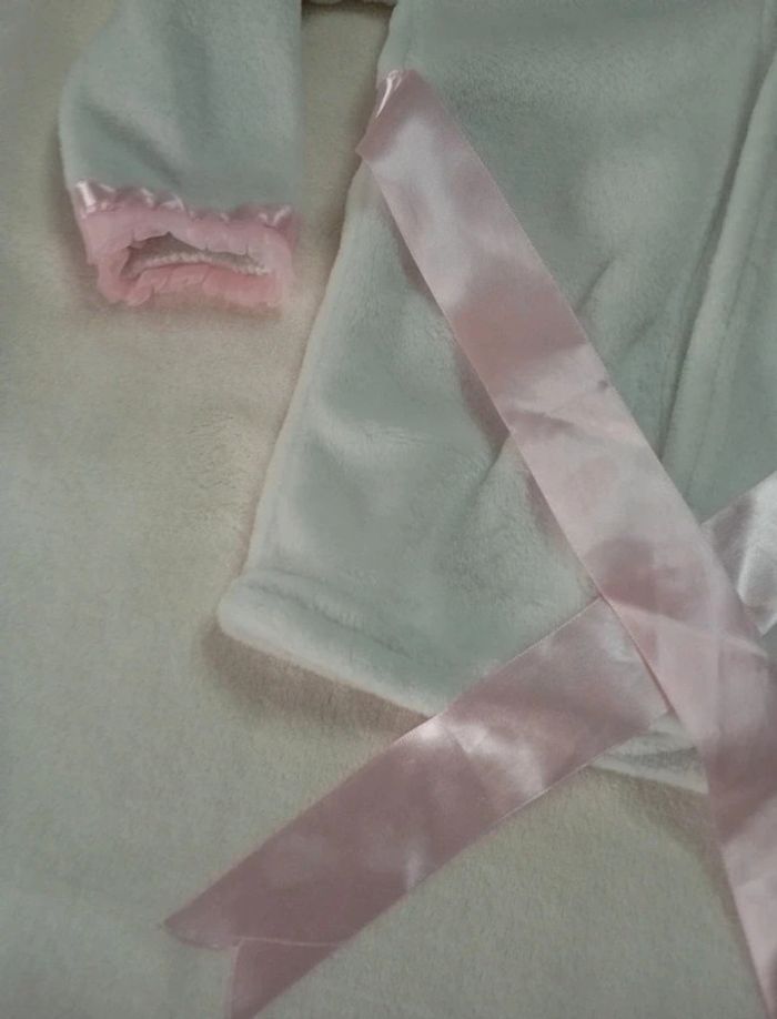 Jolie robe de chambre princesse taille 90 cm - photo numéro 3