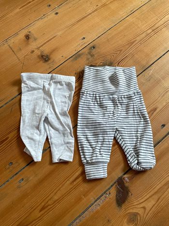 2 pantalons naissance 50cm