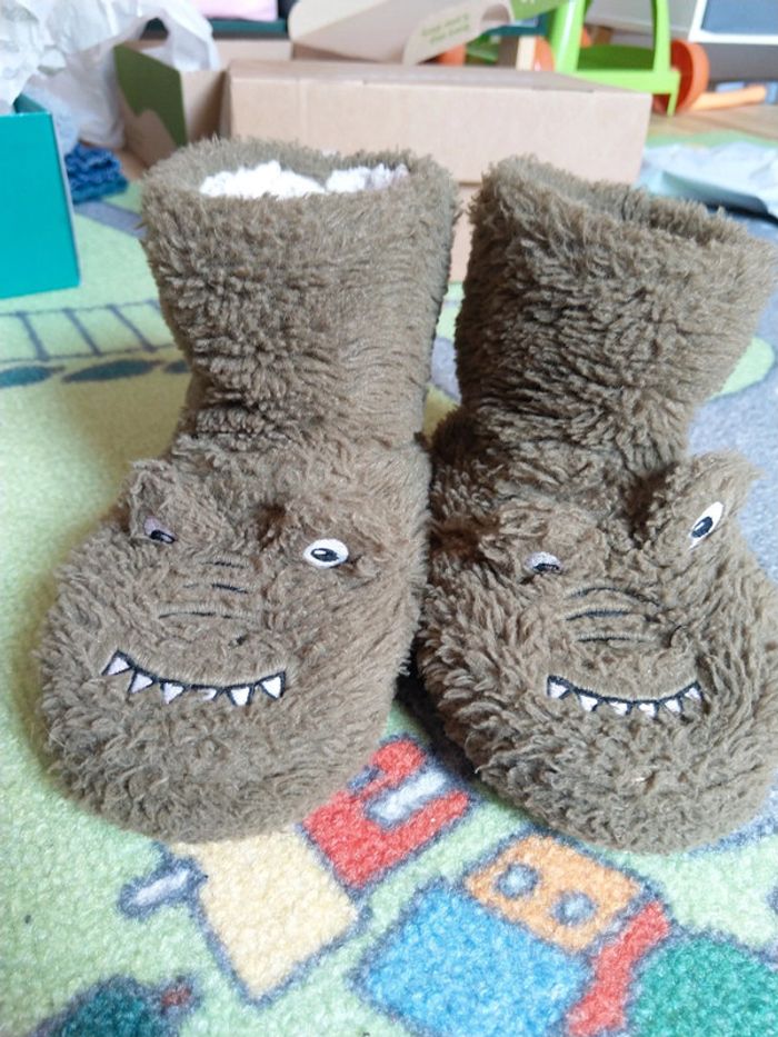 Chaussons dinosaure/ crocodile /monstre pointure 26-27