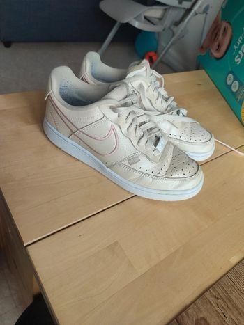 Nike beige