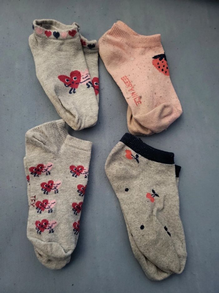 Lot de  4 socquettes fille taille 31/34 ,tex