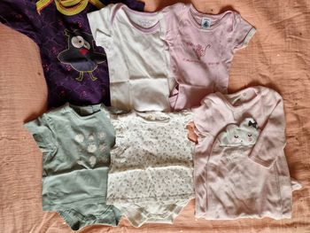Lot bodys et pyjamas 6 mois