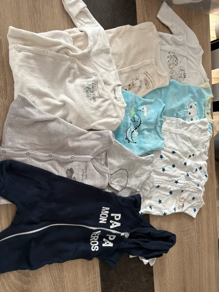 lot de vêtements 3mois