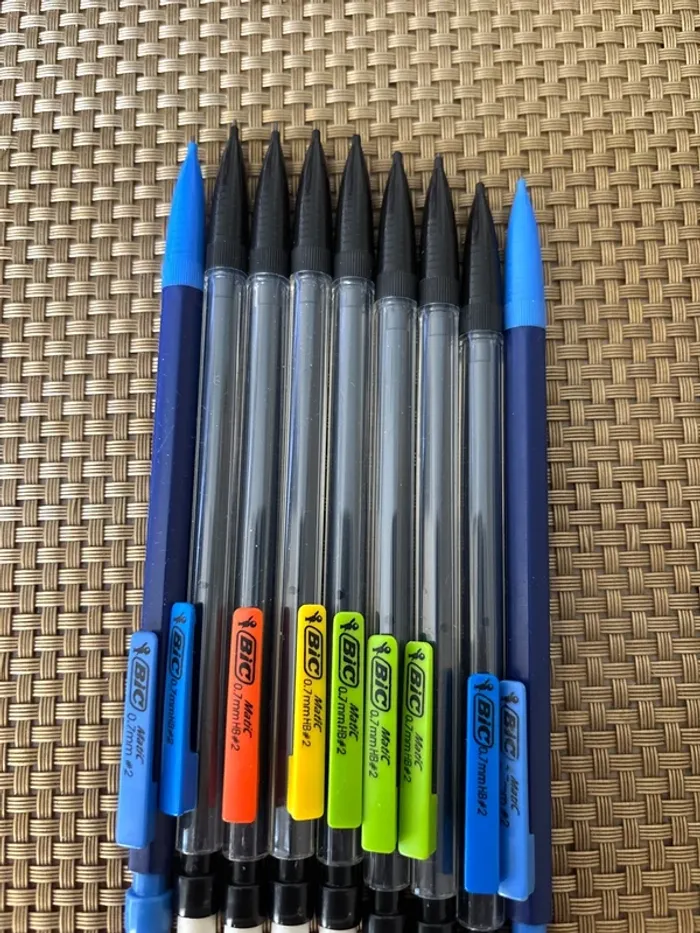 Divers crayons à papier Bic - photo numéro 2