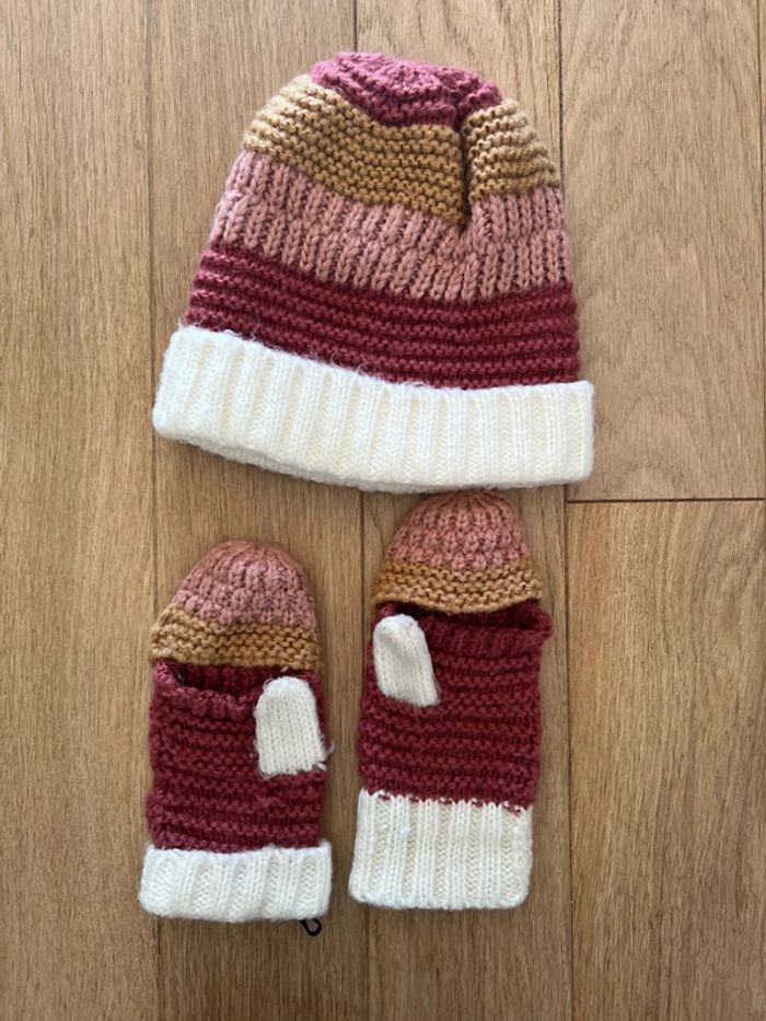 vend ensemble vertbaudet 54/56cm bonnet et mitaines très bon état