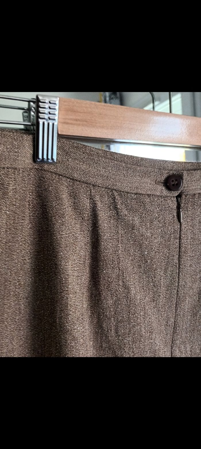 Jolie et élégante jupe chic T40 doublée beige chiné..laine polyester et soie. ..très peu portée 
RODIER - photo numéro 6