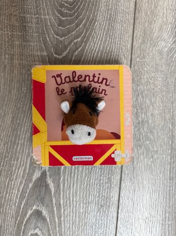 Livre marionnette Valentin le Poulain 