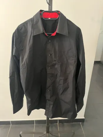 Chemise noire et rouge Taille 38/40