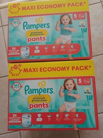 Deux cartons de couches pampers premium protection pants taille 5