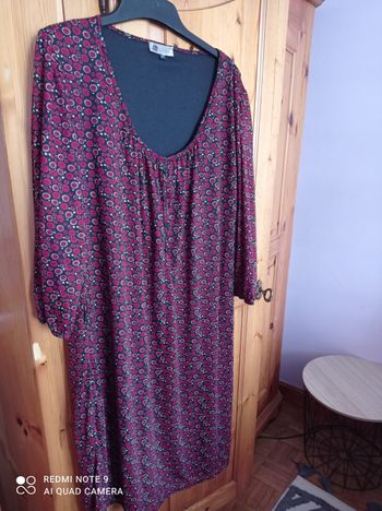 Robe motifs sur fond noir