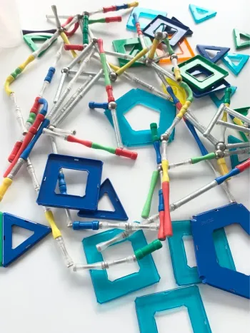 Lot de pièces Geomag / magnetix – environ 200 éléments