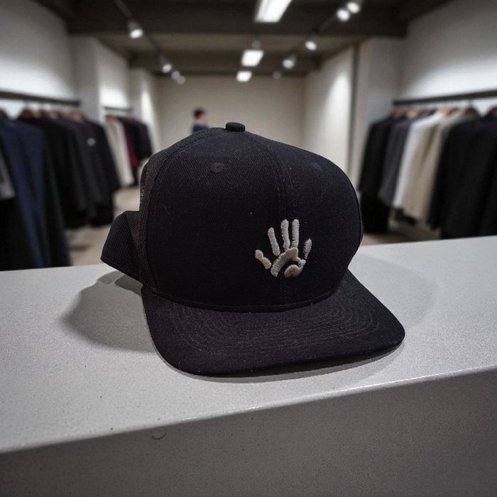 Casquette trucker noire brésilienne  – logo main brodé – style urbain streetwear - photo numéro 2