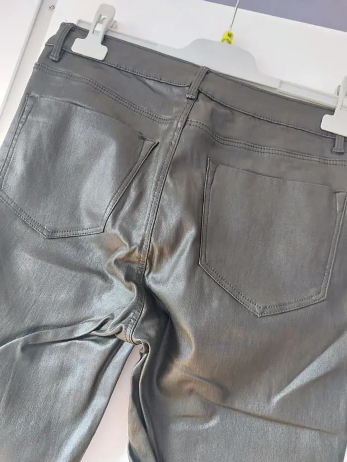Pantalon skinny laqué kaki - photo numéro 5