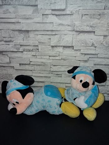 Lot de deux peluches Mickey fluorescente