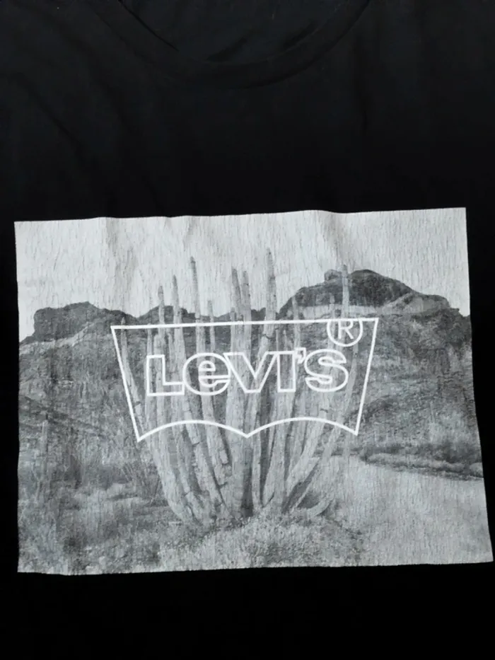 👕 T-shirt Levi’s noir M très bon état - photo numéro 2