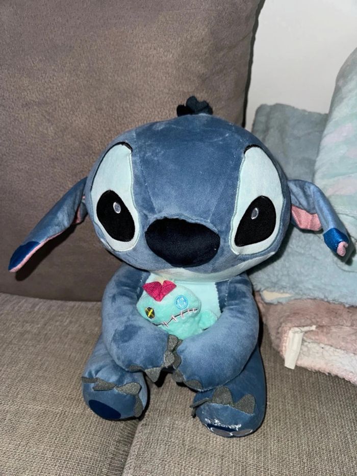 Peluche stitch avec son doudou Disney 100 ans - photo numéro 4