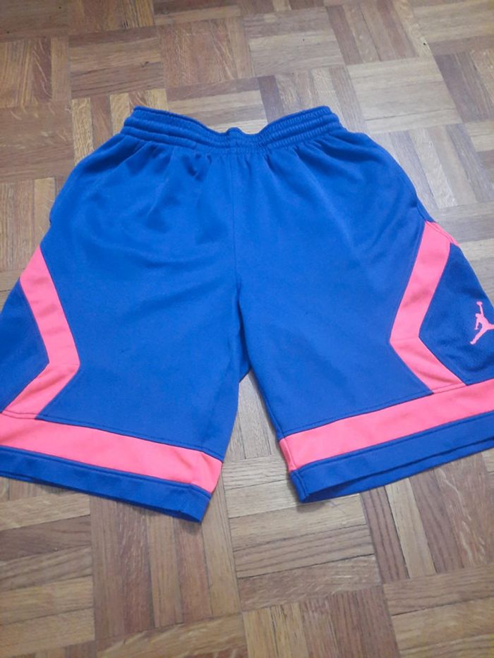 Short jordan 8/ 10 ans