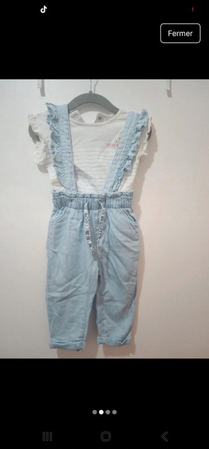 Pantalon avec bretelles et t-shirt - photo numéro 2
