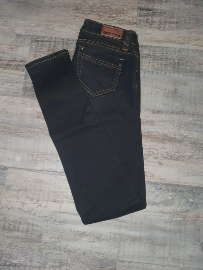 Jeans tres foncé taille 34 - photo numéro 2