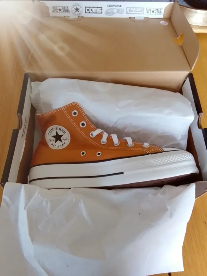 Converses Plateforme Marron. Taille 39.5. Neuves - photo numéro 4