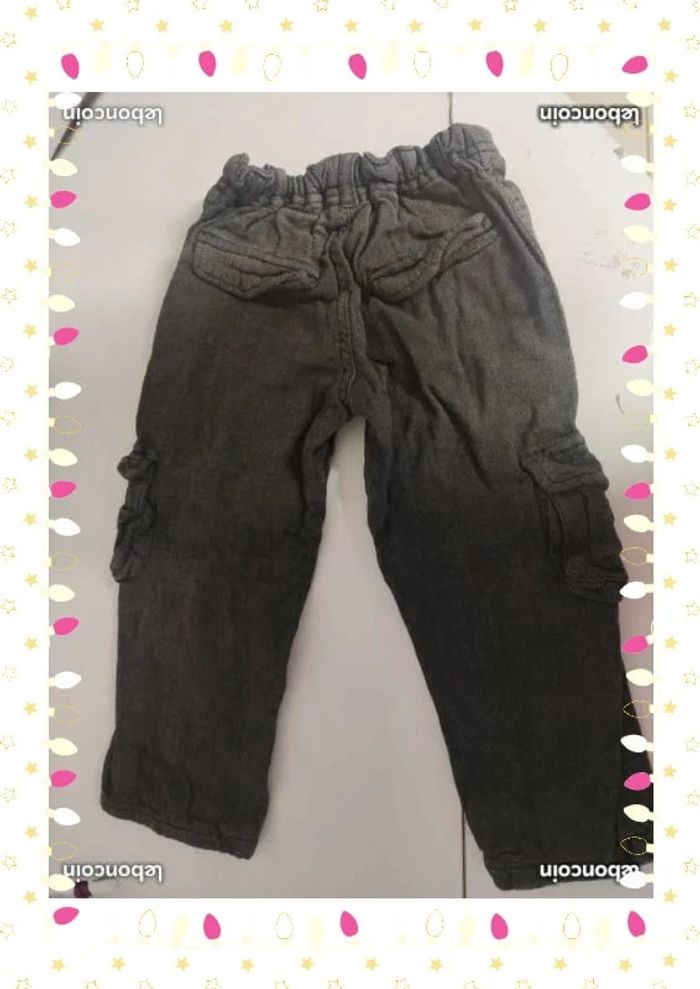 Pantalon cargo gris noir 3 ans avec poches sur les côtés marque bout'chou avec élastique a la taille