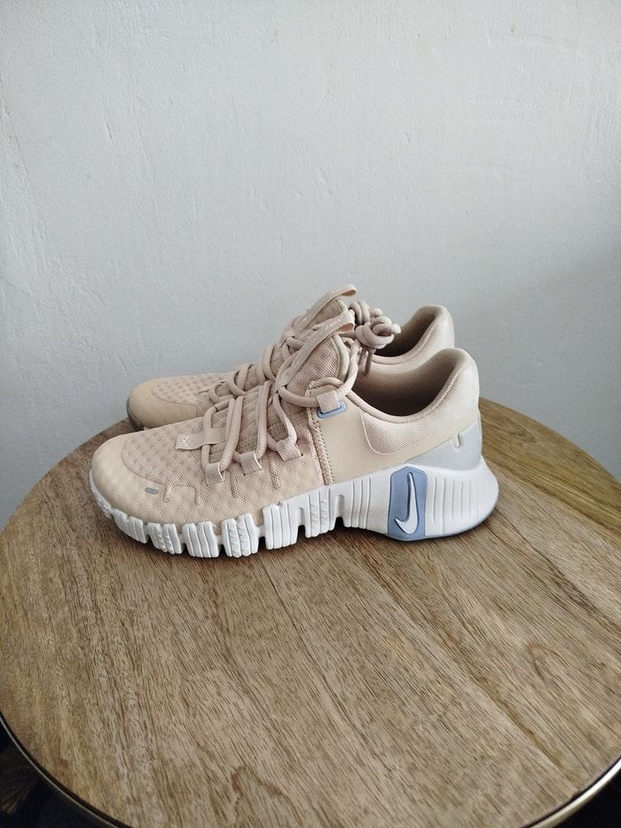 Baskets Nike T 36,5 - photo numéro 2