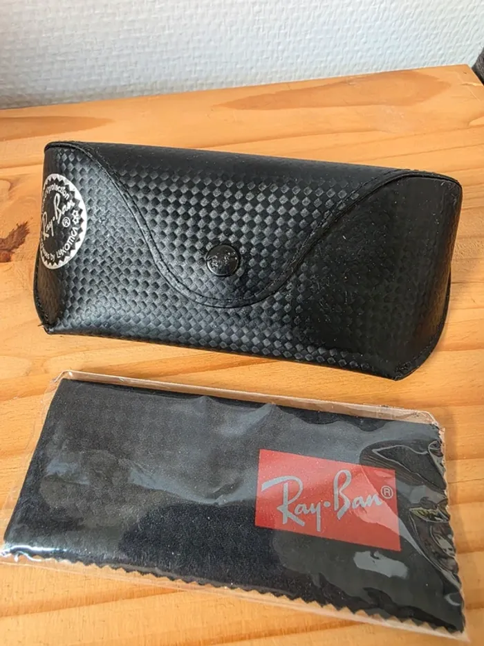 Boîtier lunettes Ray-Ban avec essuie lunettes - photo numéro 3