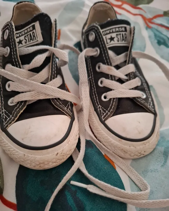 Converses noires p.28 🥨 - photo numéro 2