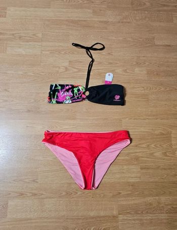 Magnifique maillot de bain noir et rouge