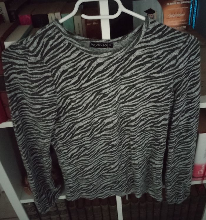 Pull gris zèbrè porté une fois