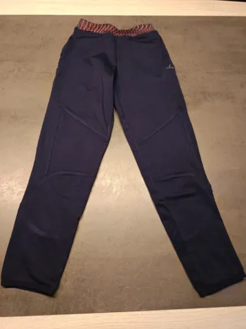 Vends legging de sport enfant Domyos taille 10 ans .