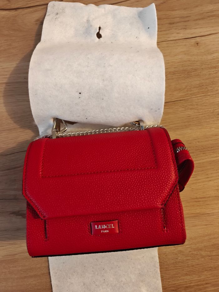 Sac a main porté bandoulière Lancel modèle Ninon petit neuf avec étiquette 