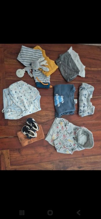 Lot vetement garcon 1 moisbon etat