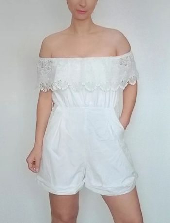 Combishort blanches épaules nues volantée crochet 40