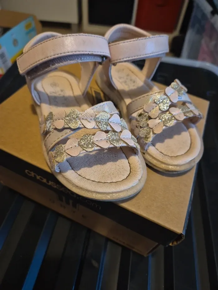 Chaussure ouverte T24