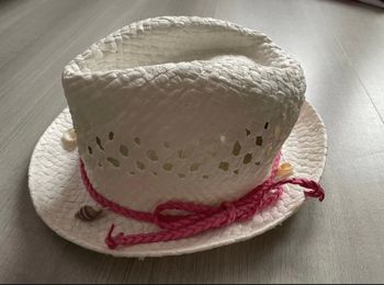 Chapeau avec coquillages
