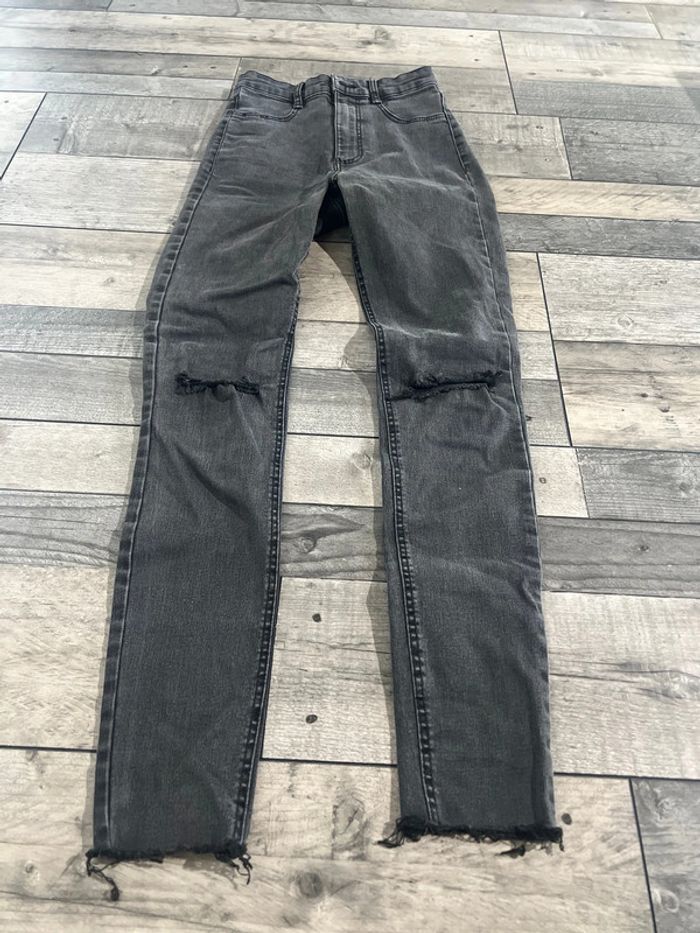 Jeans troués - photo numéro 2