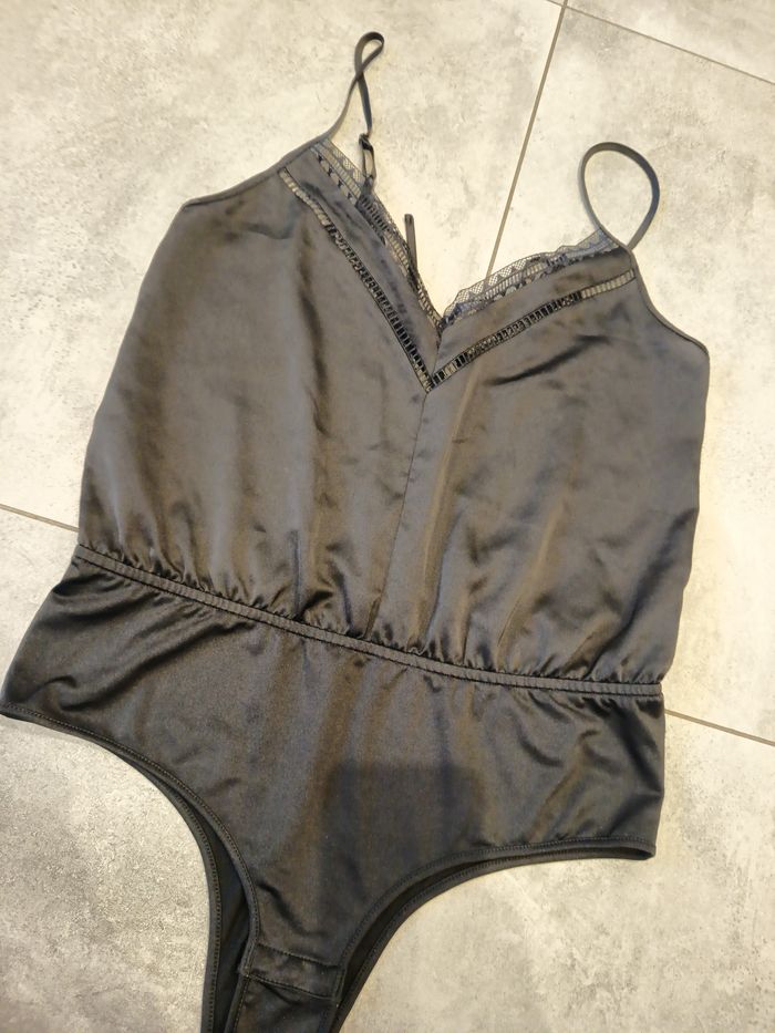 Bodie noir et dos dentelle Etam taille 40 - photo numéro 4