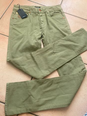 Jean femme droit neuf avec etiquette kaki 34