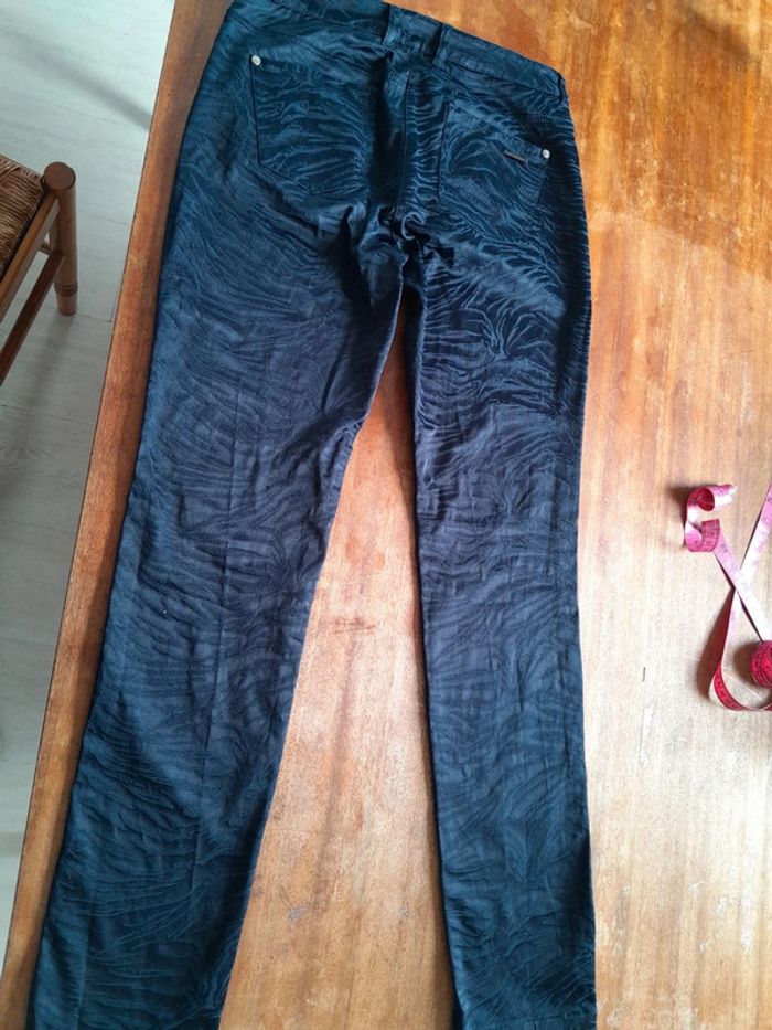 Tres joli pantalon voodoo - photo numéro 10