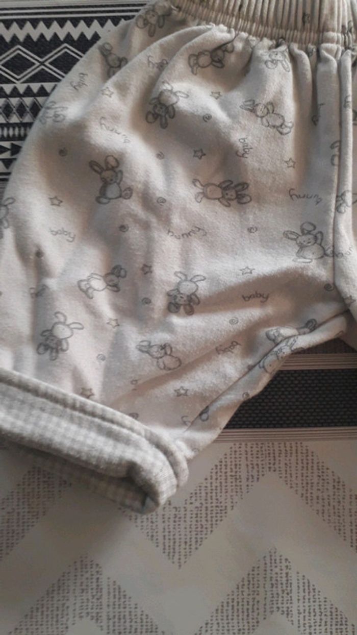 Petit pantalon taille 3 mois - photo numéro 2