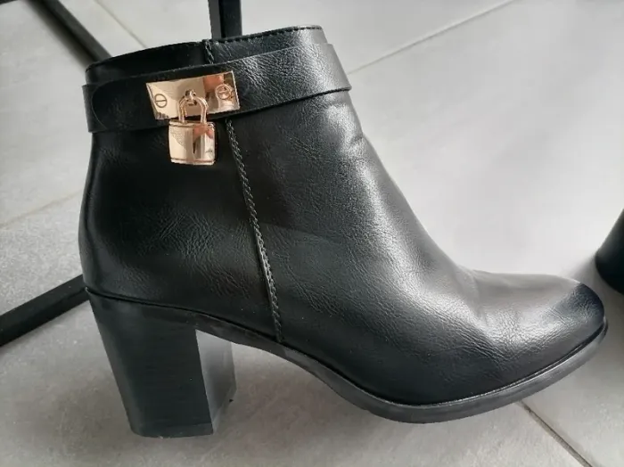 Bottines en cuir noir