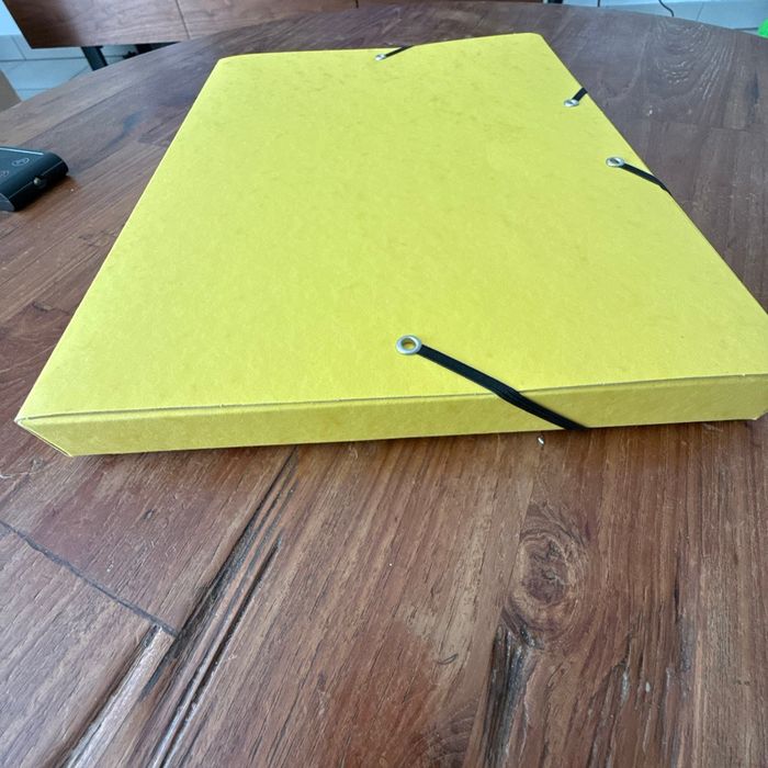 Pochette cartonné jaune - photo numéro 2