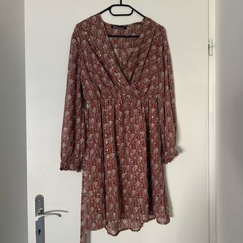 Robe bordeaux en très bon état