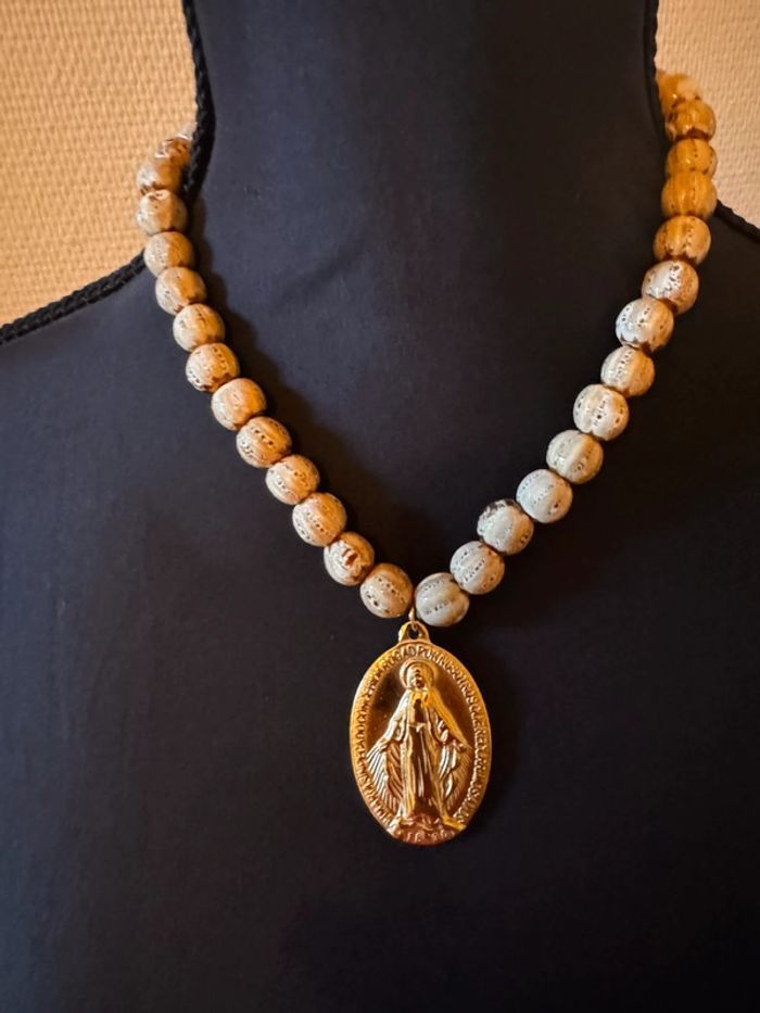 Collier réglable boules bois acier inoxydable or médaille xl vierge marie