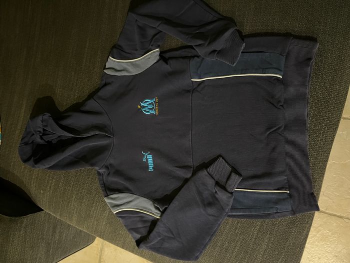 Sweat de Marseille taille 11/12 ans très bon état porté 2 fois Acheté à la boutique de l’OM